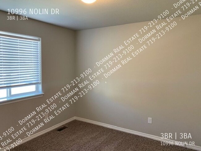 Building Photo - 10996 Nolin Dr