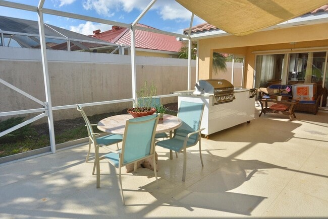 Building Photo - 1020 SW Balmoral Trce