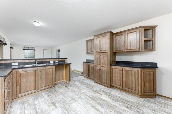 Building Photo - 395 Elder St