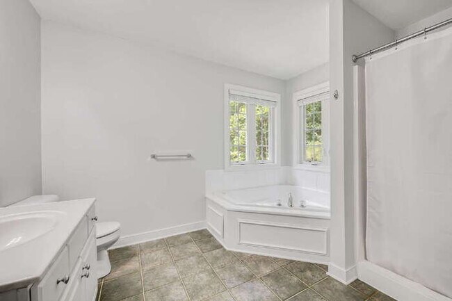 Building Photo - 4 Bedroom Home on 3.65 Acres in Moseley – Available September 22nd – $3,500/mo