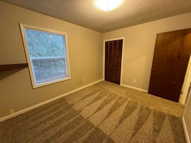 Building Photo - Gulf Breeze - The Oaks - 3 bedroom, 2.5 bathroom