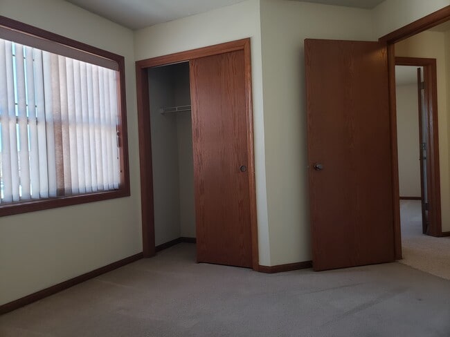 Building Photo - 3718 Stonebridge Dr