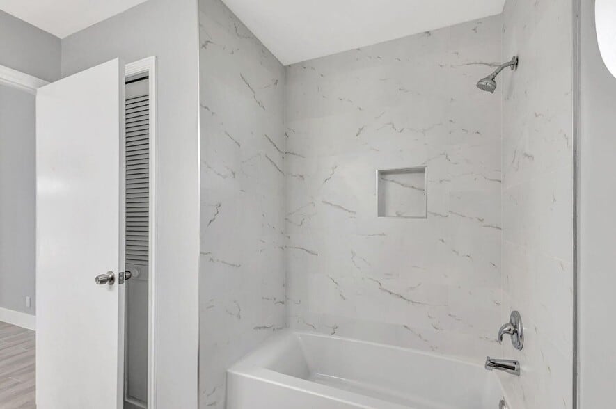 Building Photo - 843 Azalea Dr