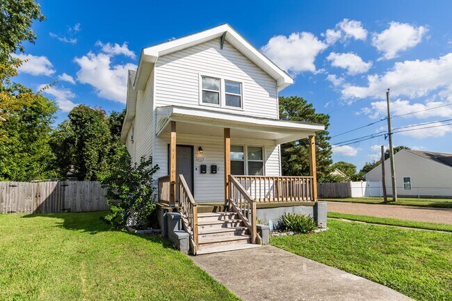 Primary Photo - 2025 Peach St