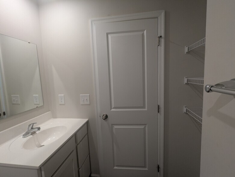 Building Photo - 133 Fernside Ct