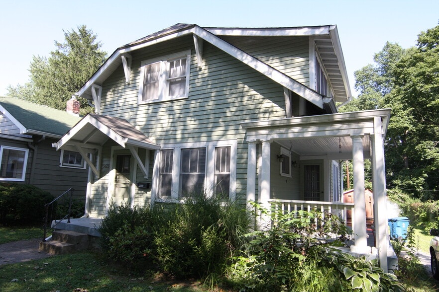 Primary Photo - 5623 Winthrop Avenue