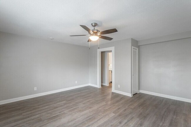 Building Photo - 1006 Glenwood Dr