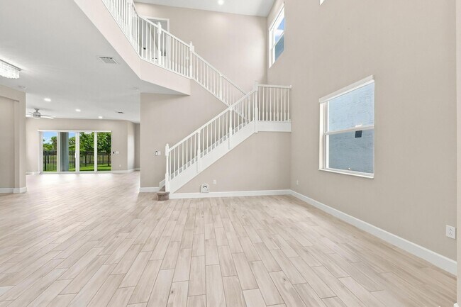 Building Photo - 5608 Macoon Wy