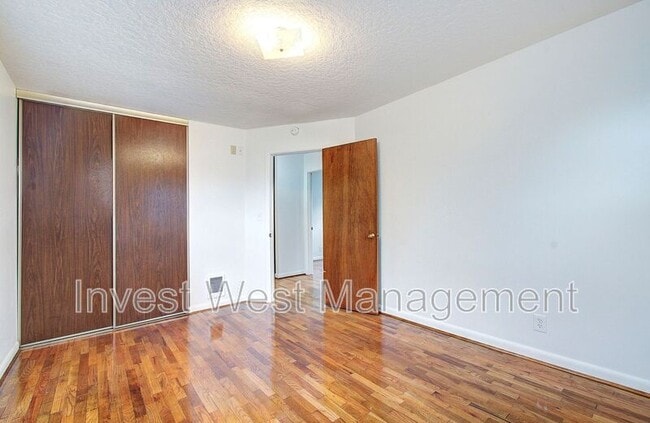 Building Photo - 4706 Sheridan Dr