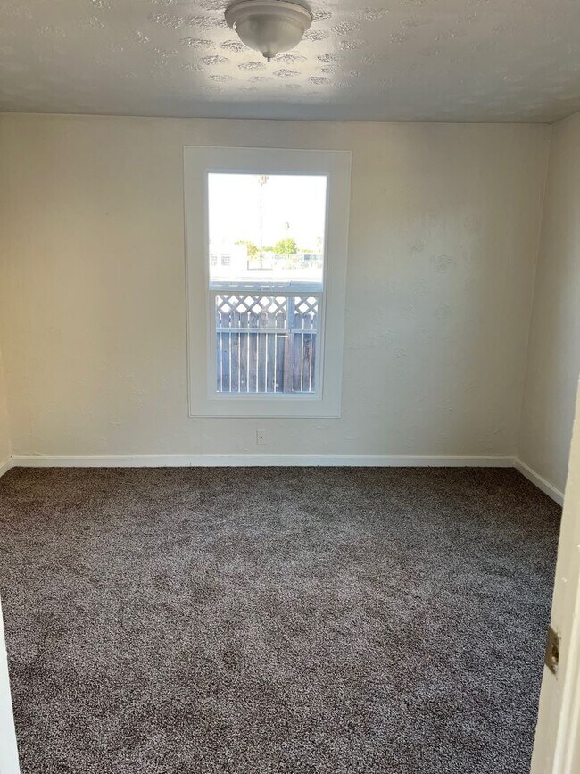 Building Photo - Cute house!