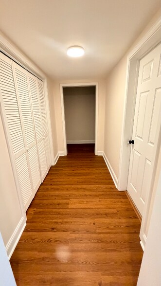 Building Photo - 11 Hillshire Dr