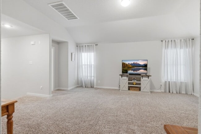 Building Photo - Move in June 2026! Beautiful 4 bd/3.5 bath near Randolph AFB!