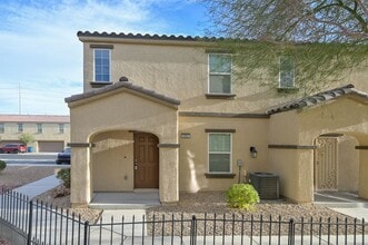 Building Photo - SE!!  Gated!! Community Pool!! Clubhouse!! Fitness Center!! Up Graded Appliances!!! 2 Car Garage!!
