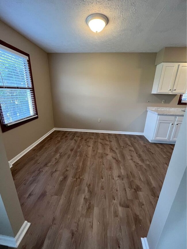 Building Photo - 302 Madison Hills Blvd