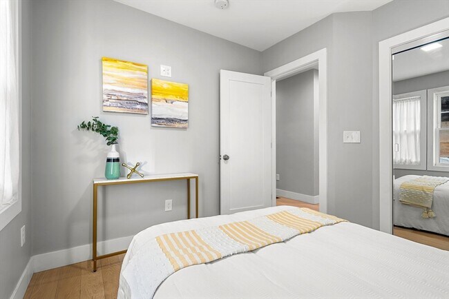 Building Photo - 679-683-683 Columbia Rd