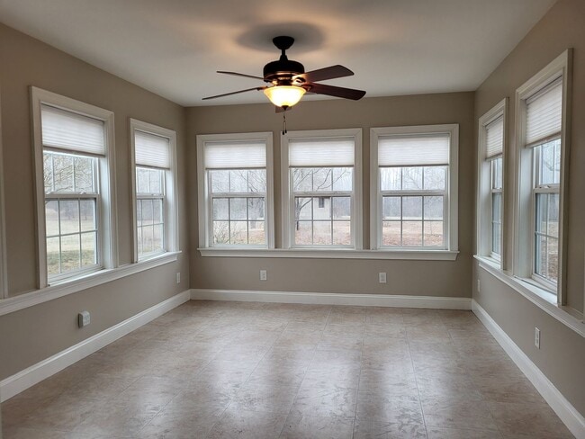 Building Photo - 2 bedroom farm house