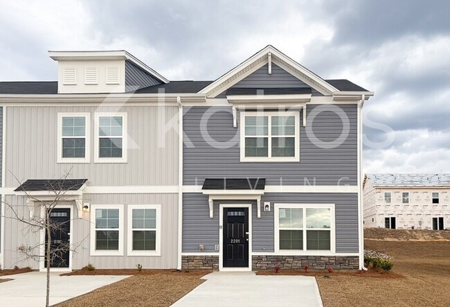 Building Photo - 2201 Banyon Cir