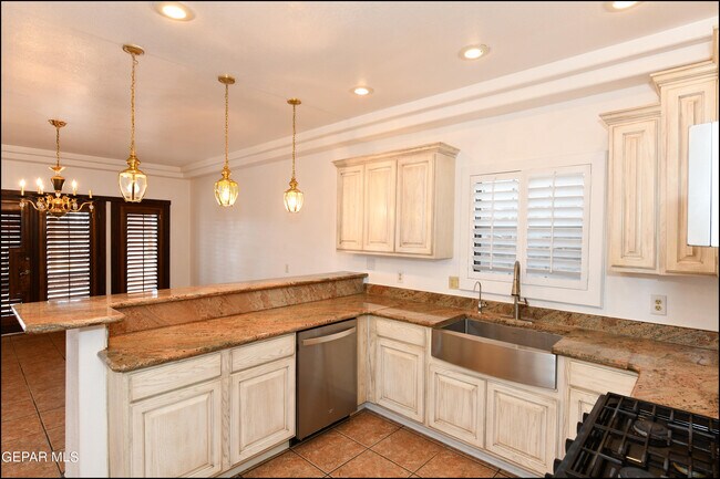 Building Photo - 7318 Corona Del Sol Dr