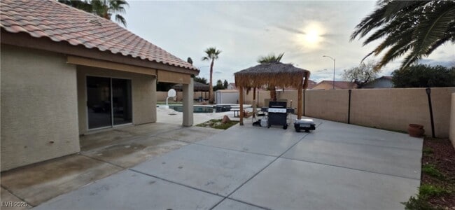 Building Photo - 5817 Mansion St