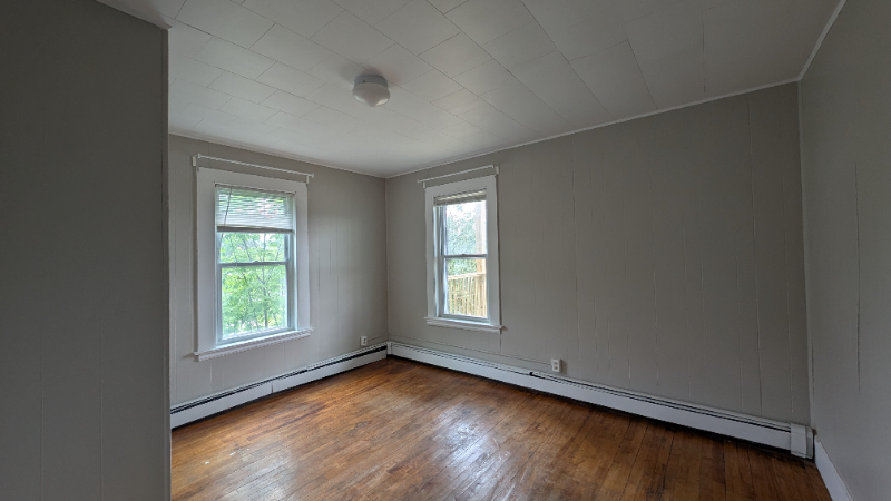 Building Photo - 472 Burgess St