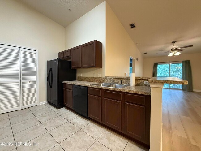 Building Photo - 2564 Golden Lake Loop