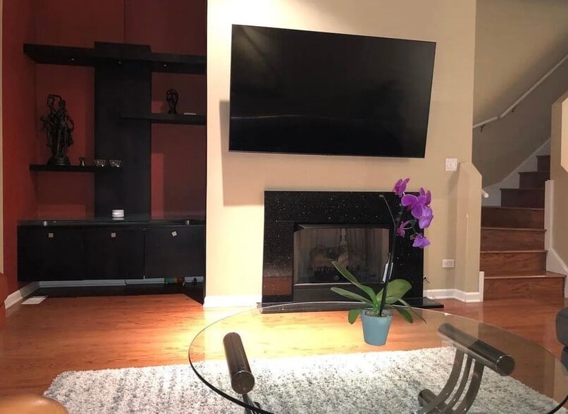 Building Photo - 842 W 15th Pl