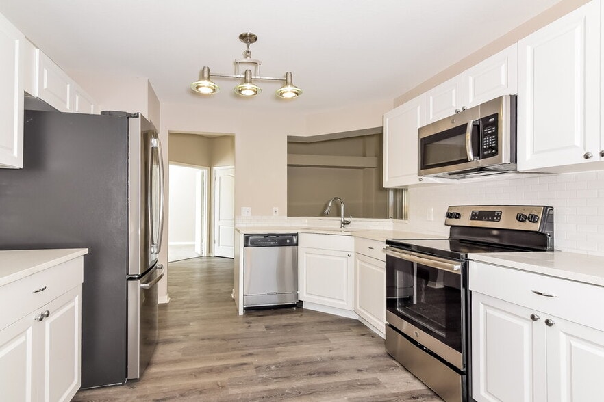 Building Photo - 9726 Cypress Pond Ave