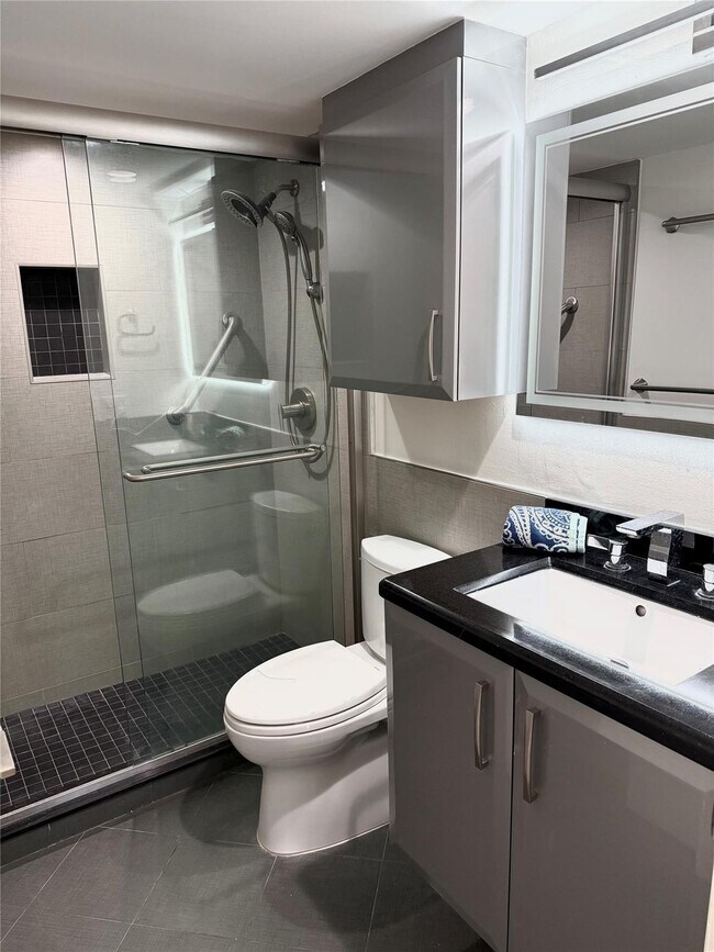 Building Photo - 550 Bayshore Dr