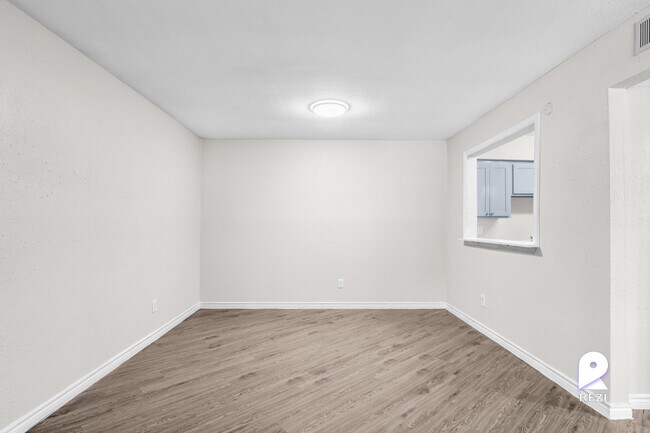 Building Photo - 11810 Algonquin Dr