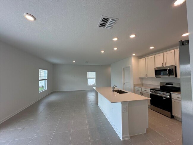 Building Photo - 5695 Ficus Aurea St