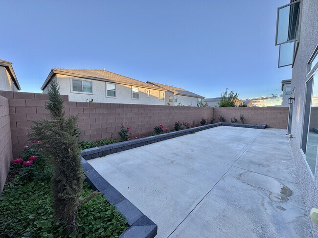 Building Photo - 8732 S Black Cordon Rd