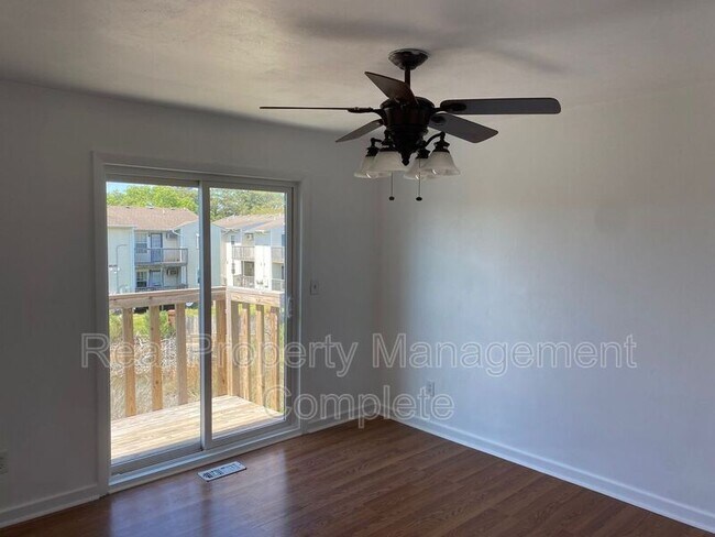 Building Photo - 9511 17th Bay St