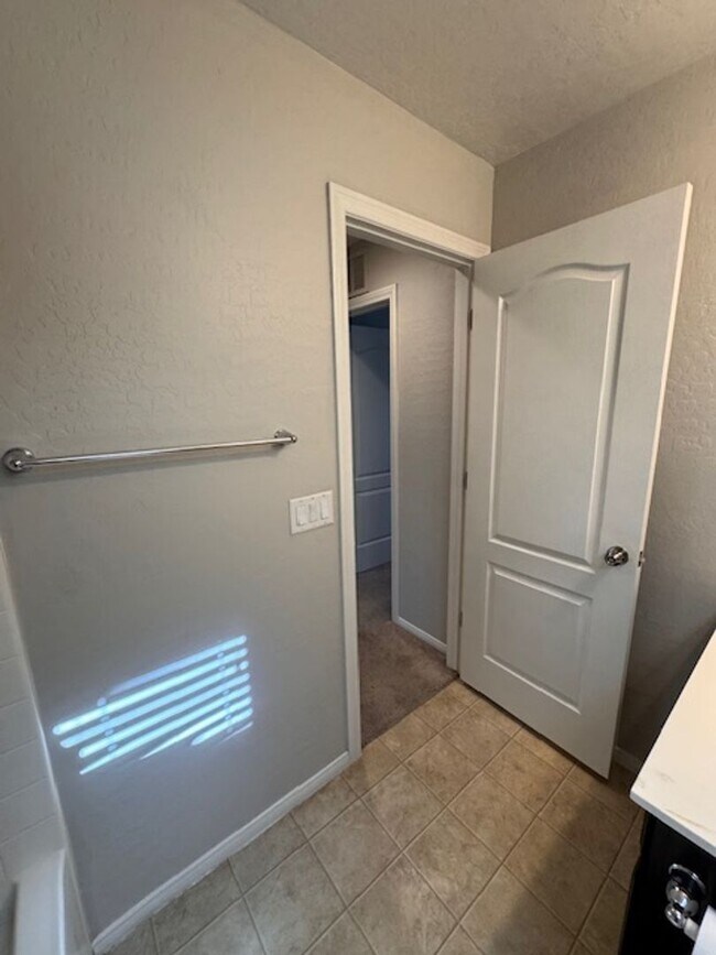Building Photo - 3 Bedroom Home in a Gated Community! North...