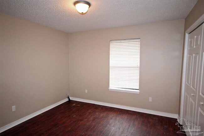 Building Photo - 6250 Starhill Dr