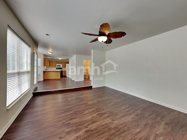 Building Photo - 120 Rose Garden Ln