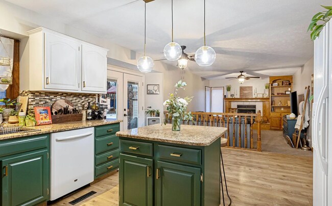 Building Photo - Gorgeous Millard Home!!