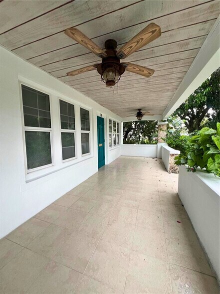 Building Photo - 130 SW 1st Ave