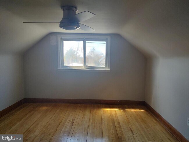 Building Photo - 2908 5th Ave