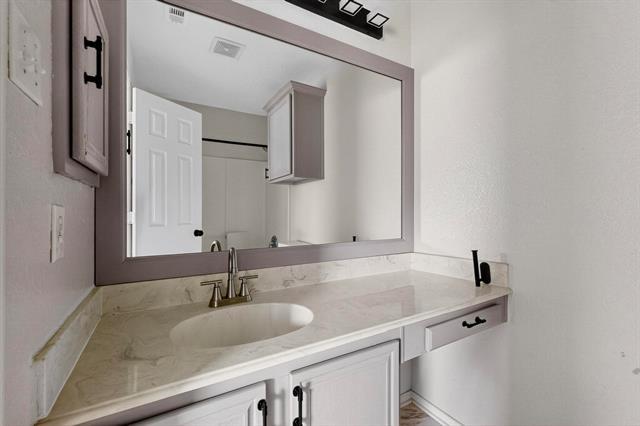 Building Photo - 2864 Hampshire Ln