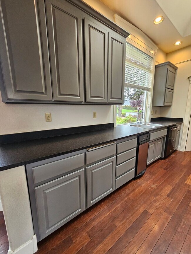 Building Photo - 2982 Rosedale Terrace