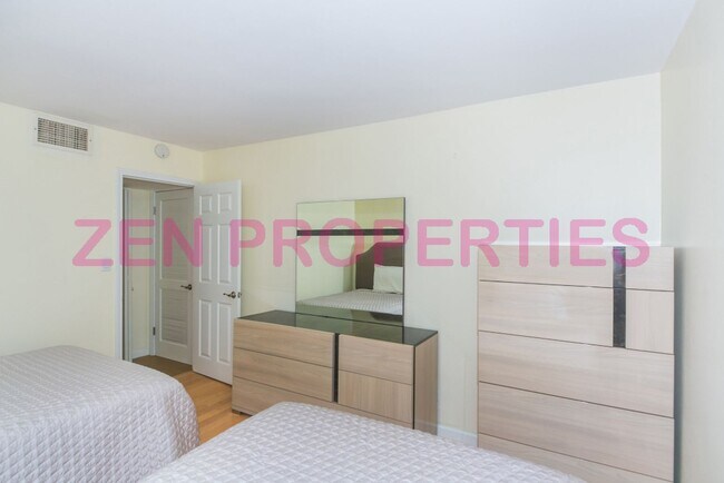 Building Photo - 250 ?Ohua Ave