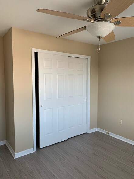 Building Photo - 302 Arnold Ave