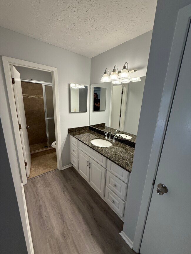 Building Photo - 1103 Canyon Point Cir
