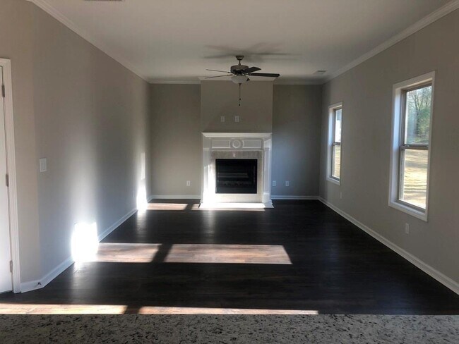 Building Photo - 221 Winterset Cir
