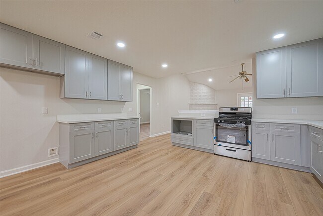 Building Photo - 6919 Maczali Dr
