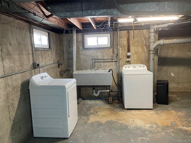 Building Photo - 101 Hillside Ln