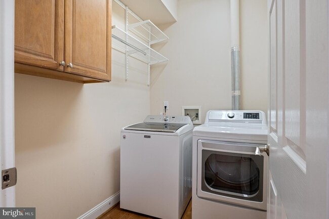 Building Photo - 5905 Lone Oak Dr