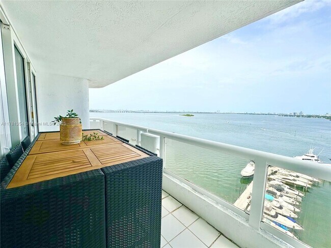 Building Photo - 1717 N Bayshore Dr