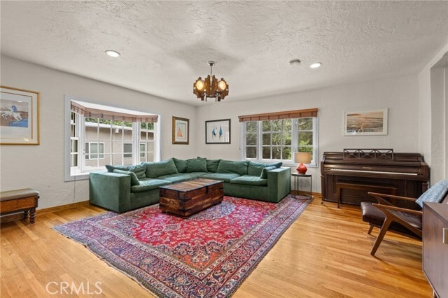 Building Photo - 721 Country Club Dr