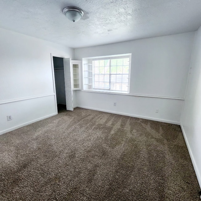 Building Photo - 3862 Laura Leigh Dr
